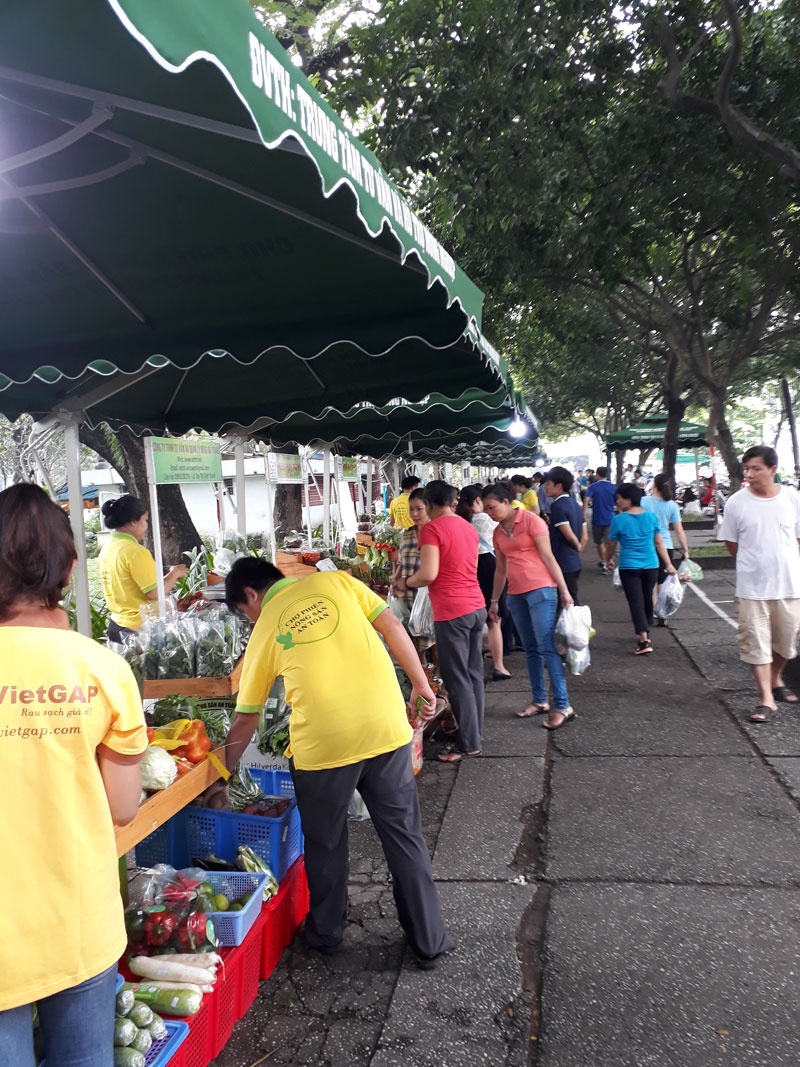 Chợ phiên Nông sản An toàn tại công viên Lê Văn Tám