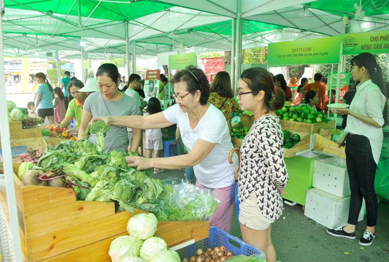 Khai mạc chợ phiên nông sản an toàn thứ 3 tại Công viên Lê Thị Riêng