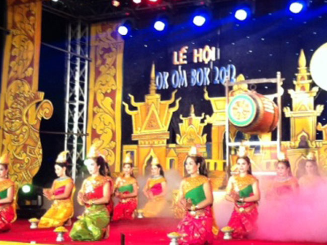 Hội chợ Thương mại – Công nghiệp nông thôn gắn với Lễ hội Ok – Om – Bok tỉnh Trà Vinh năm 2015
