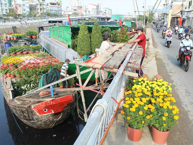 Chợ hoa xuân “Trên bến dưới thuyền” Tết Nguyên đán Nhâm Dần năm 2022