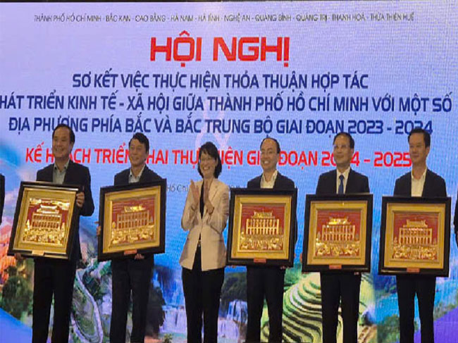 Hội nghị sơ kết việc thực hiện thỏa thuận hợp tác phát triển kinh tế - xã hội giữa thành phố Hồ Chí Minh với một số địa phương phía Bắc và Bắc Trung Bộ giai đoạn 2023 - 2024